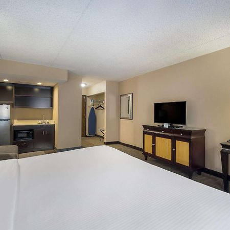 Best Western Detroit リボーニア エクステリア 写真