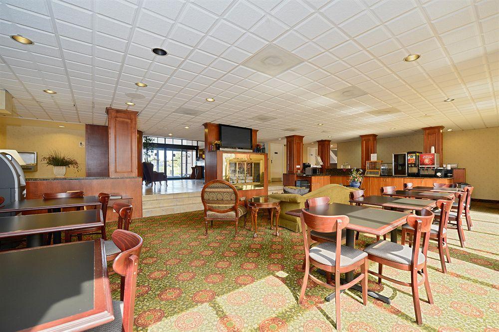 Best Western Detroit リボーニア レストラン 写真