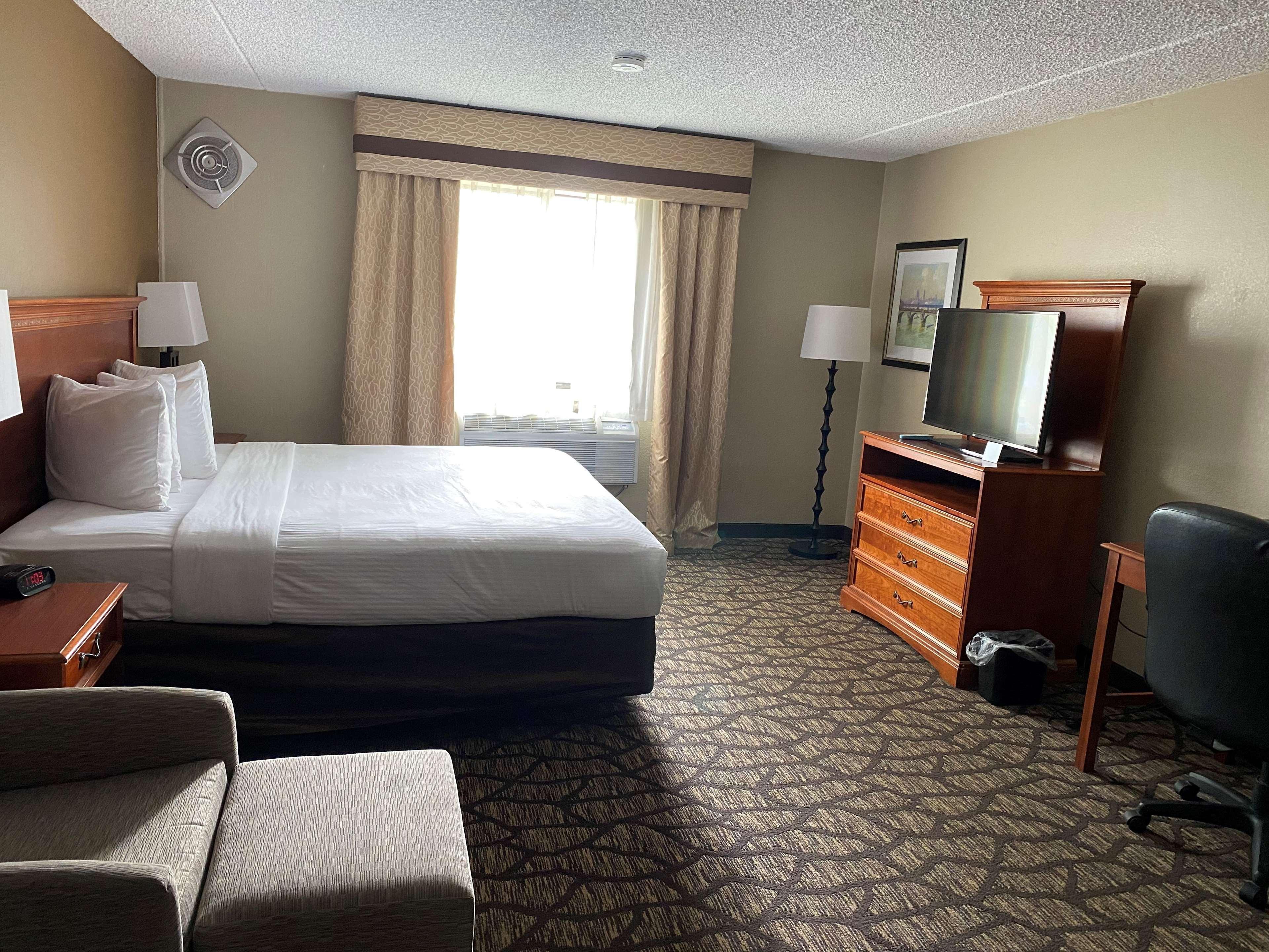 Best Western Detroit リボーニア エクステリア 写真