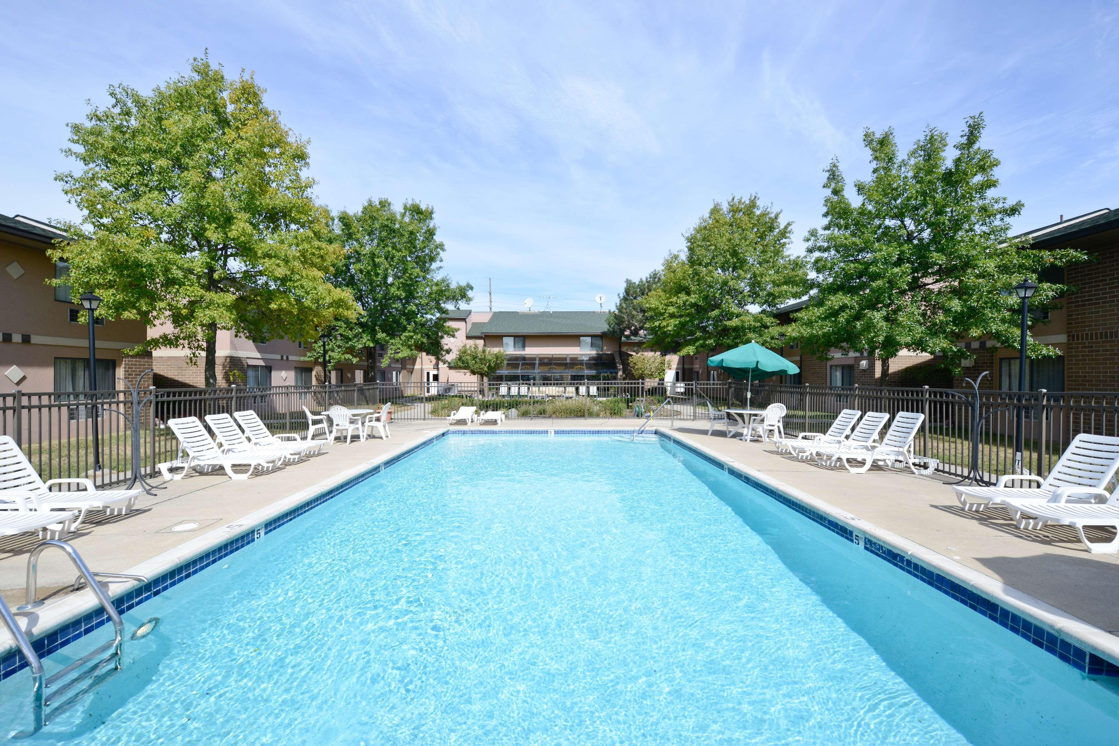 Best Western Detroit リボーニア エクステリア 写真