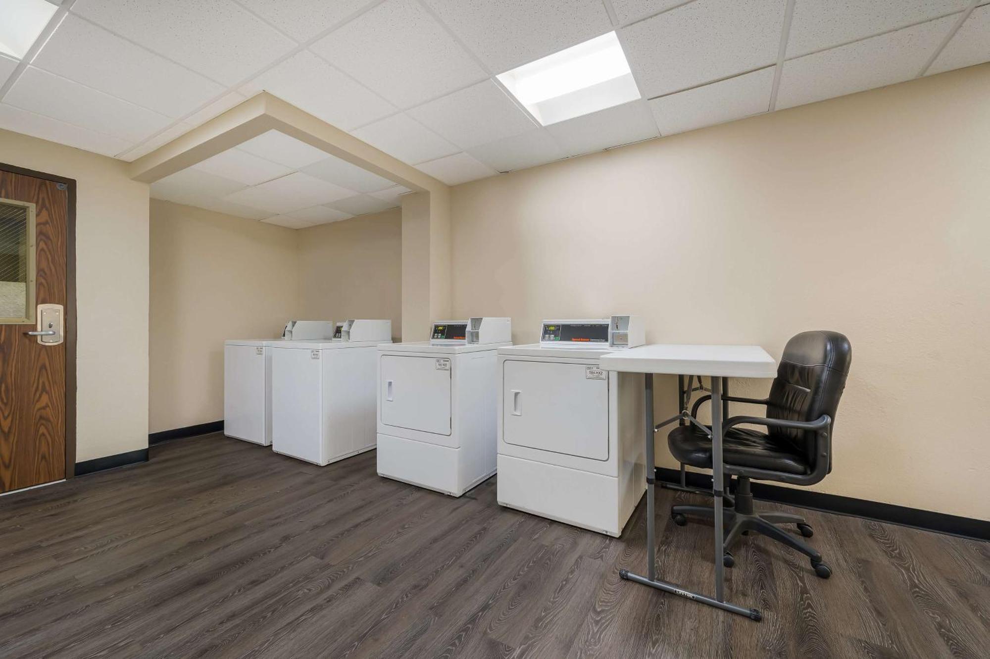Best Western Detroit リボーニア エクステリア 写真