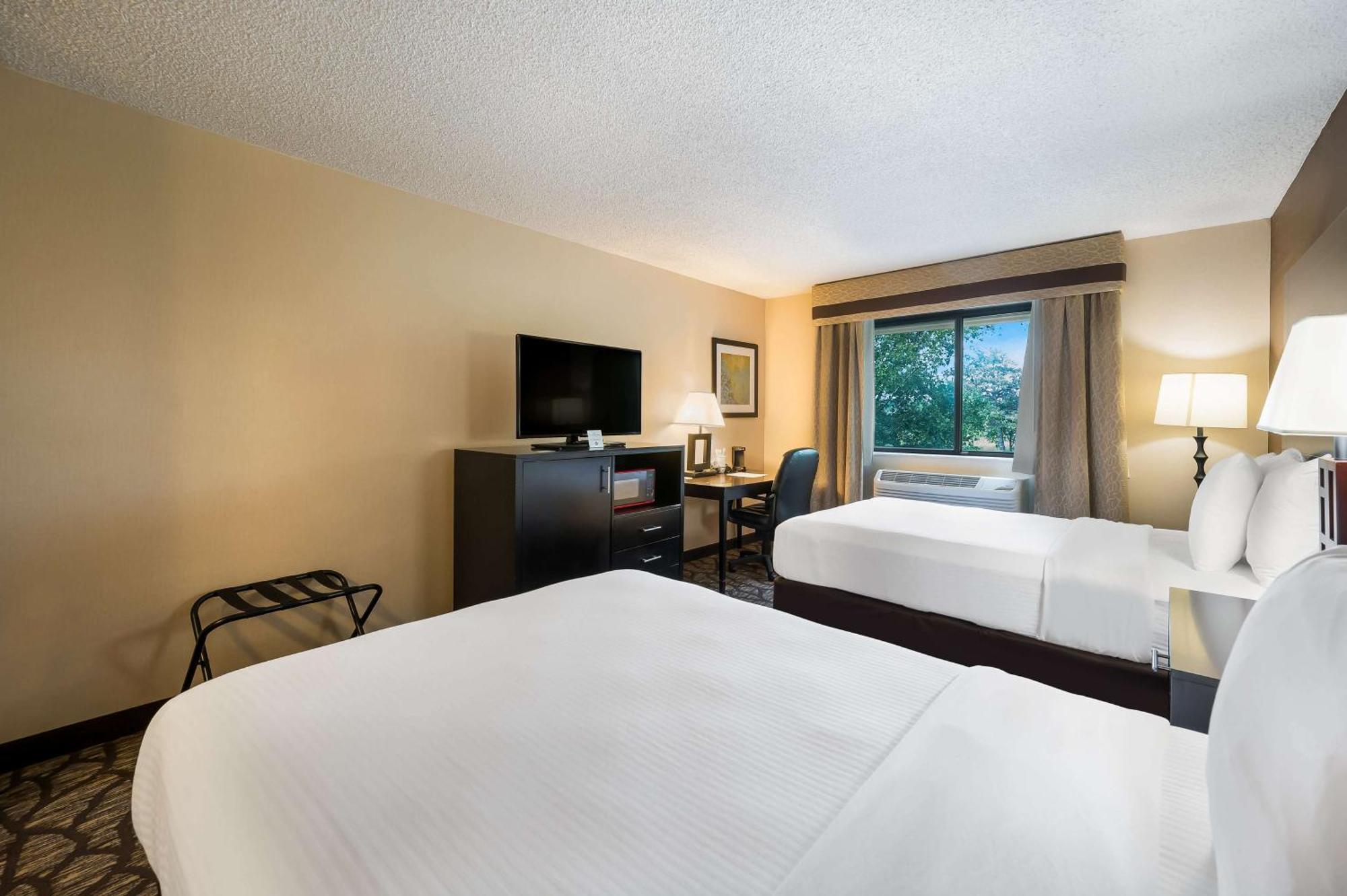 Best Western Detroit リボーニア エクステリア 写真