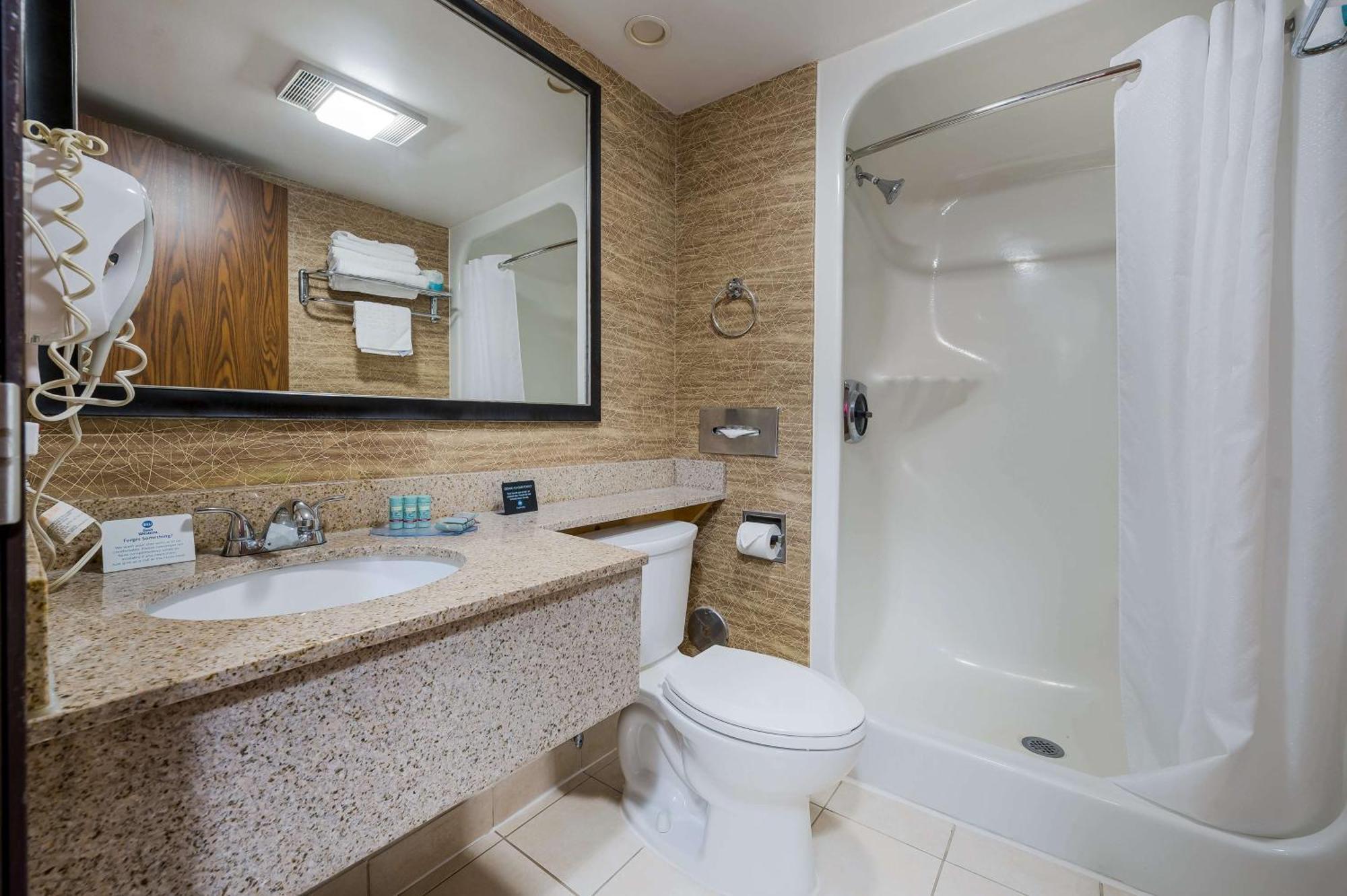 Best Western Detroit リボーニア エクステリア 写真