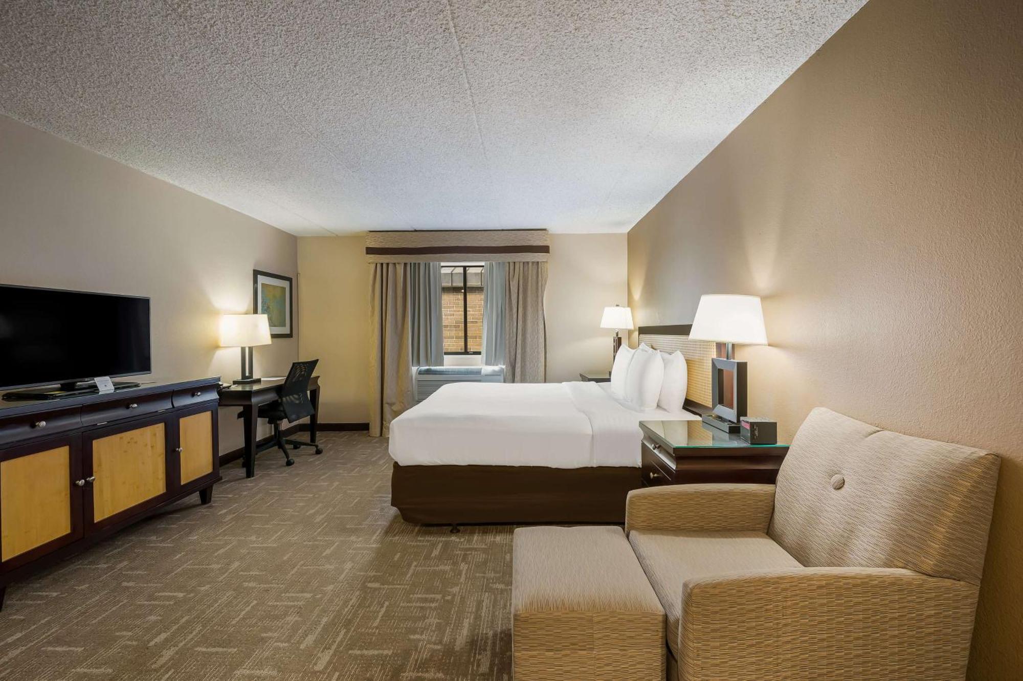 Best Western Detroit リボーニア エクステリア 写真
