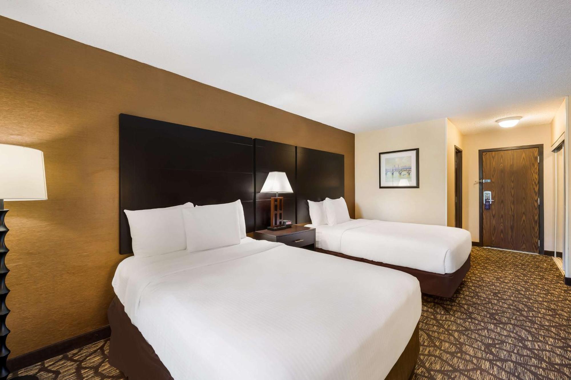 Best Western Detroit リボーニア エクステリア 写真