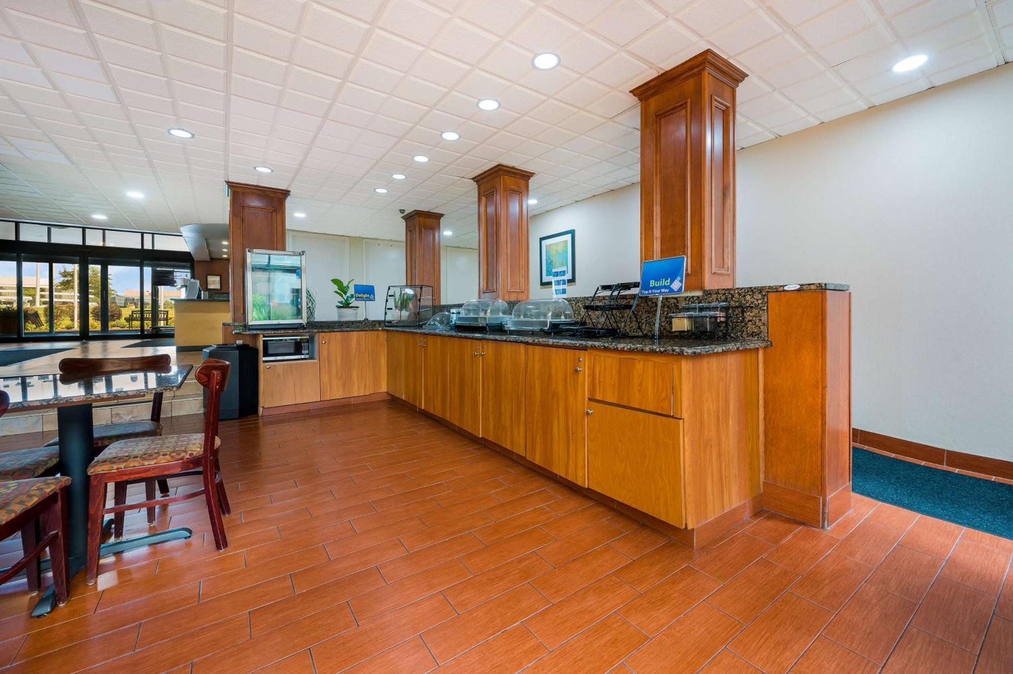 Best Western Detroit リボーニア エクステリア 写真