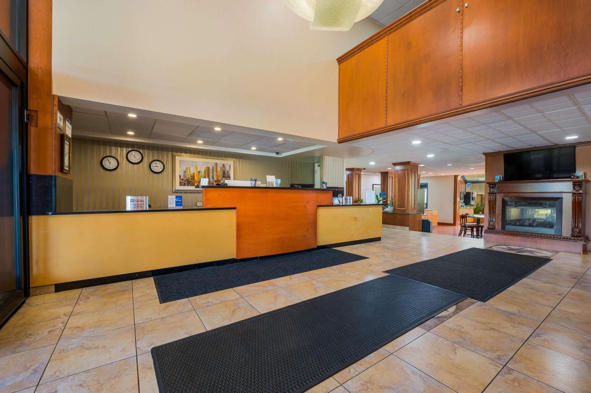 Best Western Detroit リボーニア エクステリア 写真